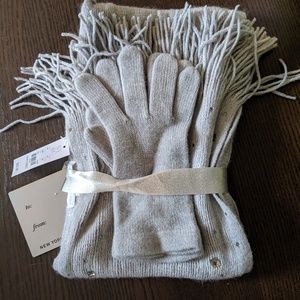NWT New York and Co Soft Gray Glove and Scarf Set